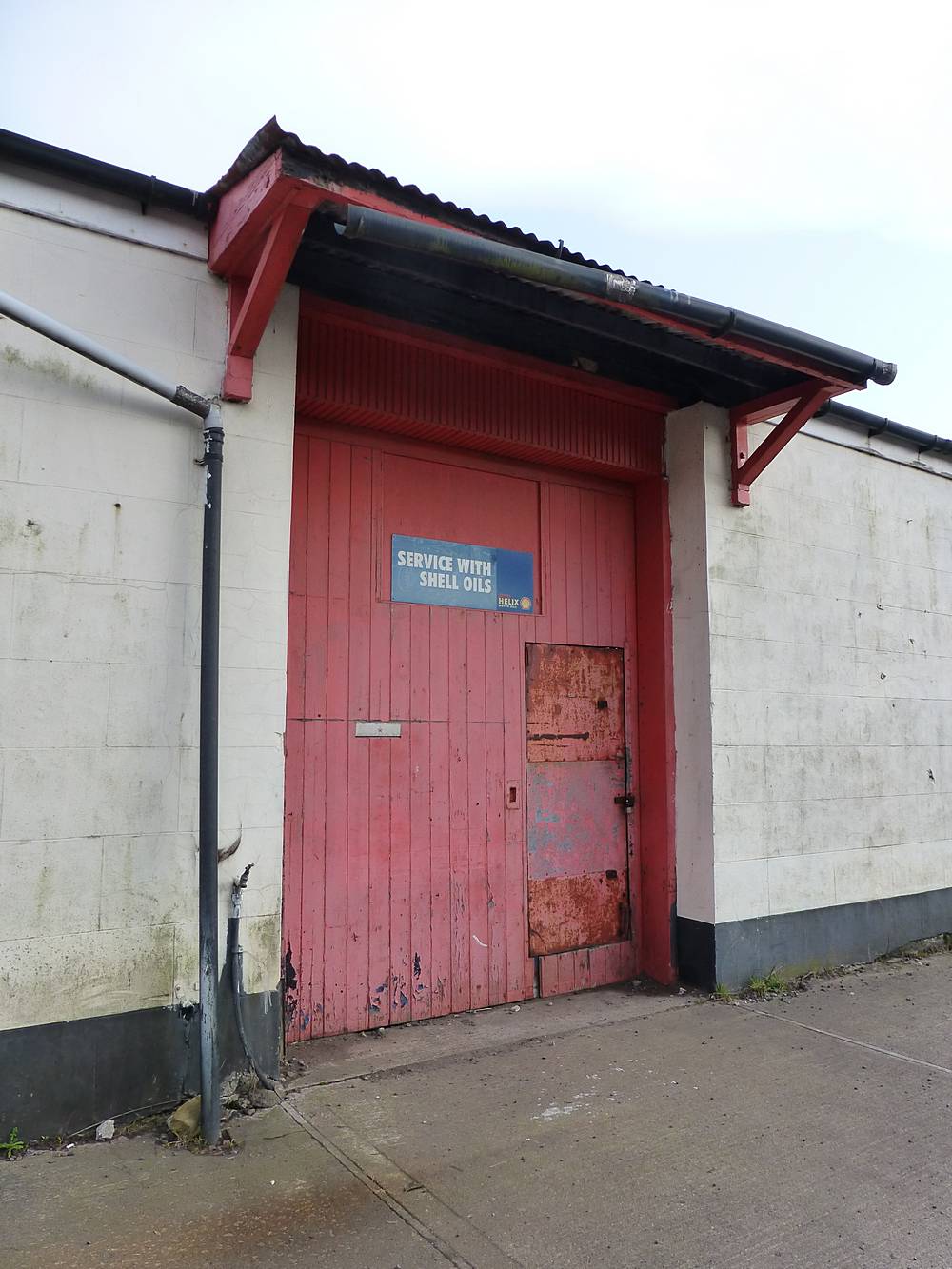 Workshop at Thames petrol station in Milton